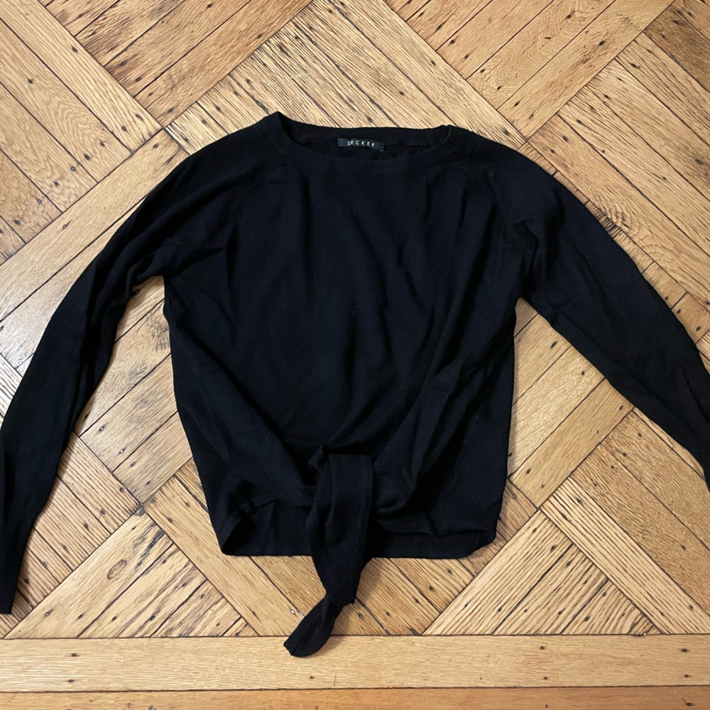 Black Long Sleeve Tie-Front sweater small